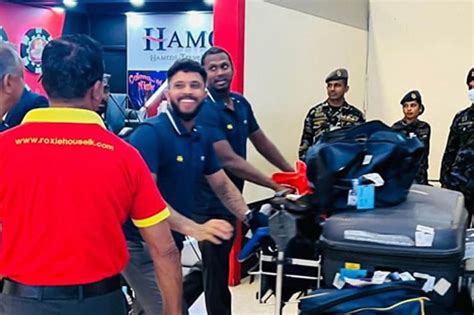 Sri Lanka World Cup squad returns to island