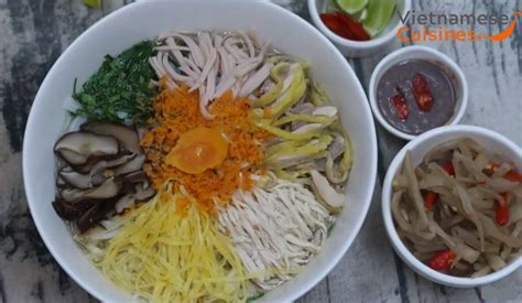 Bún Thang recipe - Vietnamese Noodle Soup with Chicken, Egg and Pork