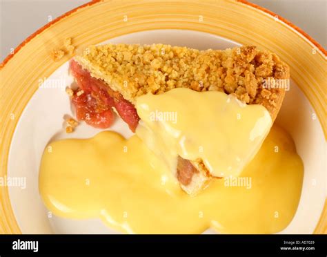 RHUBARB CRUMBLE WITH CUSTARD Stock Photo - Alamy