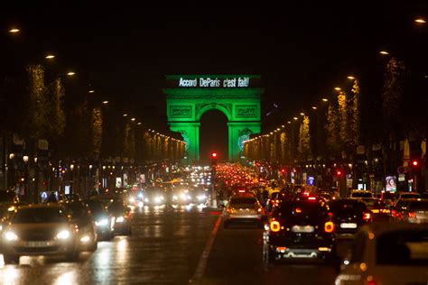 File:The Arc de Triomphe Is Illuminated in Green to Celebrate Paris Agreement's Entry into Force ...