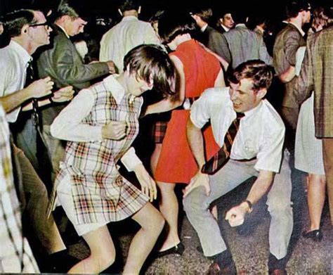 Dance Moves 60s ~ School 1970s Dance Dancing Teenagers 70s 1960s Candid ...