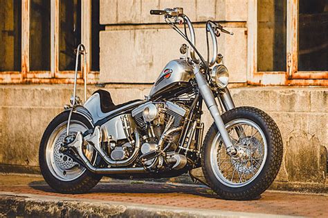 COOL CHANGE. Benjie’s Classic Harley Softail Bobber - Pipeburn