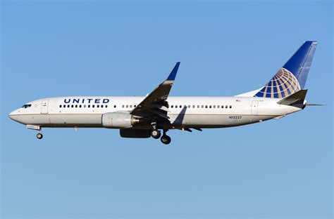 Boeing 737-800 United Airlines. Photos and description of the plane