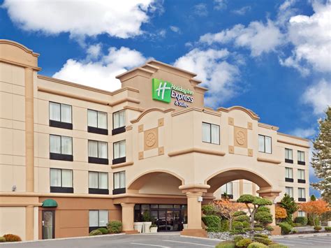 Holiday Inn Express & Suites Tacoma Hotel by IHG