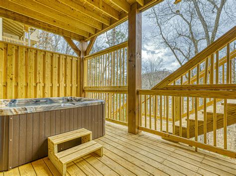 Tennessee Cabins with Hot Tub | Smoky Mountain Cabins | Vacasa