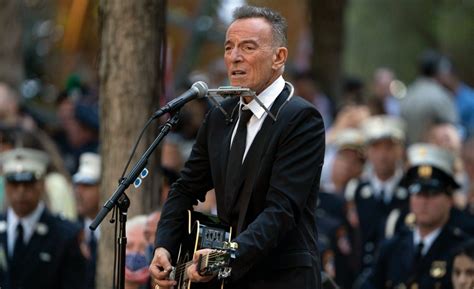 Santa Claus is coming to town: Bruce Springsteen signs massive $500M ...