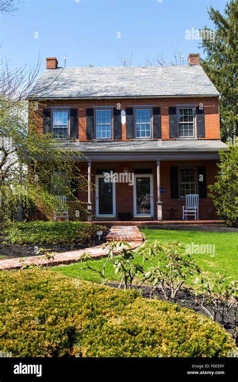 Two story brick house hi-res stock photography and images - Alamy