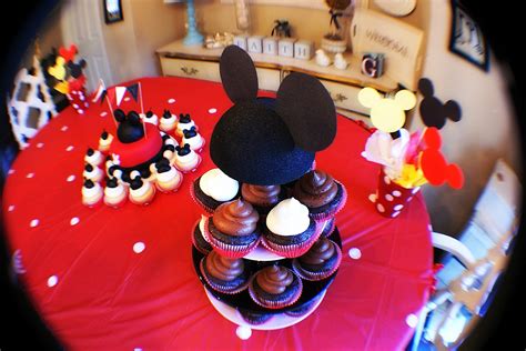 I Heart My Glue Gun: Mickey Mouse Birthday Party!