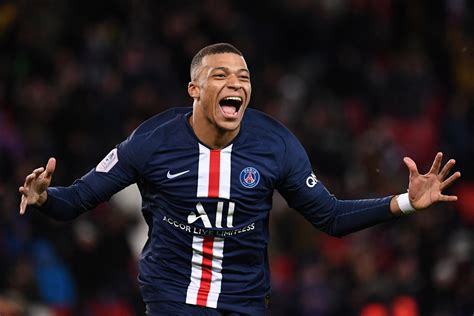 'Very happy' Mbappe snubs Real Madrid to stay at PSG