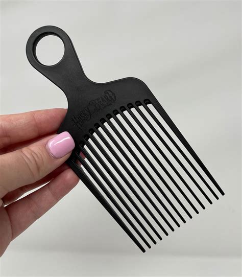 Choosing the Best Beard Comb for Your Beard [2018 Updated] - HUSKYBEARD