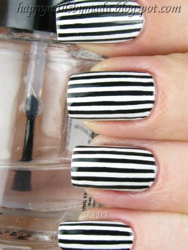 Happy Nails: Nail Art, Black and White Stripe