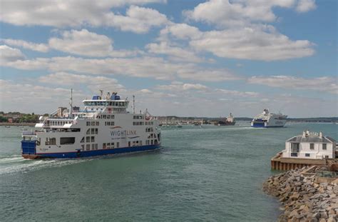 Isle of Wight Ferries - Quickly Compare Routes & Prices