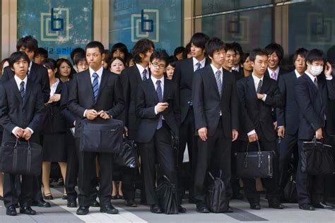 Japanese office workers, Tokyo | Insight Guides Blog