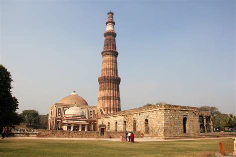 Qutub Minar - The Tallest Minaret in India - Go Backpacking