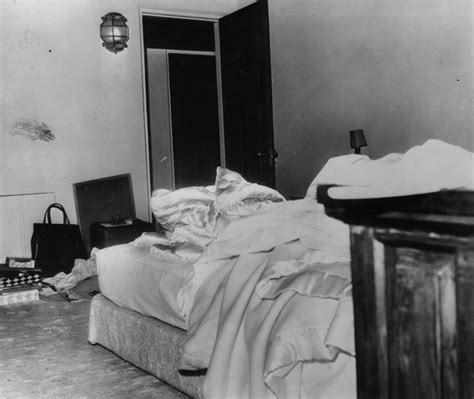 Marilyn Monroe Death Photos Bed