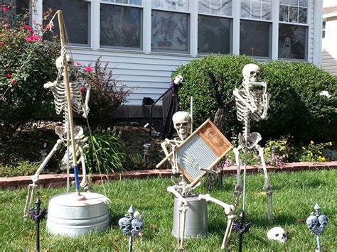 Skeleton Band Halloween lawn decoration.