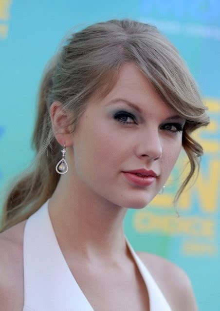 Taylor Swift Hairstyle with Bangs