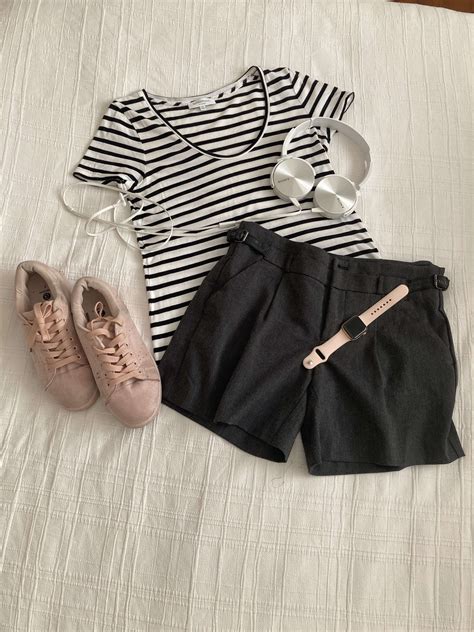 Style Tips-How to style a black and white striped T-shirt