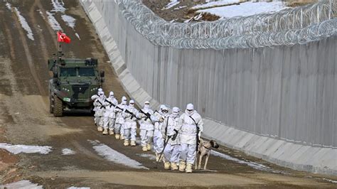 Türkiye finishes building major 170-km stretch of security wall on ...