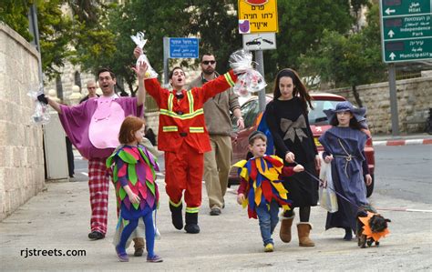 Family dressed for Purim | Purim costumes, Purim, Costumes