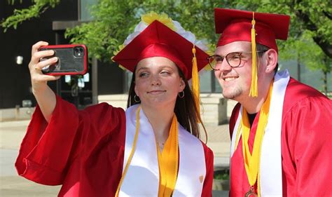 2020 Elyria High School graduates are honored by car parade, May 27, 2020 - cleveland.com