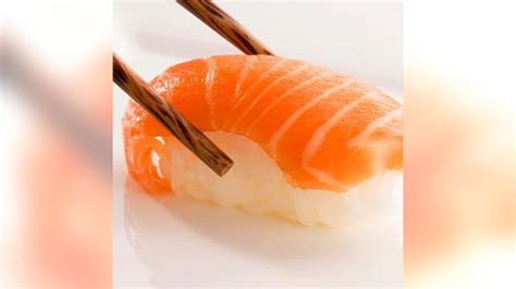 salmon nigiri calories