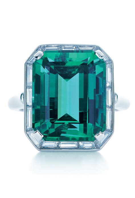 2013 Color of the Year: PANTONE 17-5641 Emerald