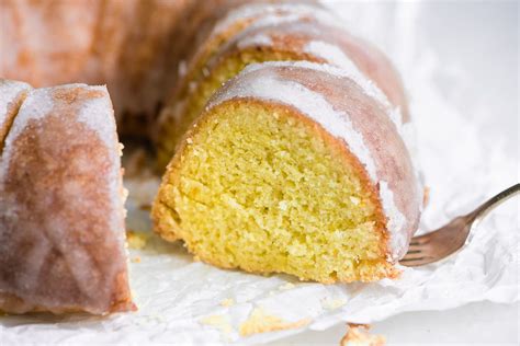 Mary Berry's Lemon Drizzle Cake | Recipe | Drizzle cake, Lemon desserts ...