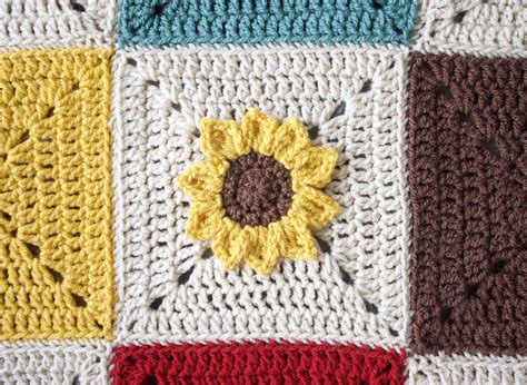 Crochet Sunflower Applique Pattern - Maria's Blue Crayon