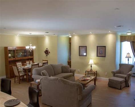 Accommodations – Rooms & Full Kitchen Suites | Hotel Brossard