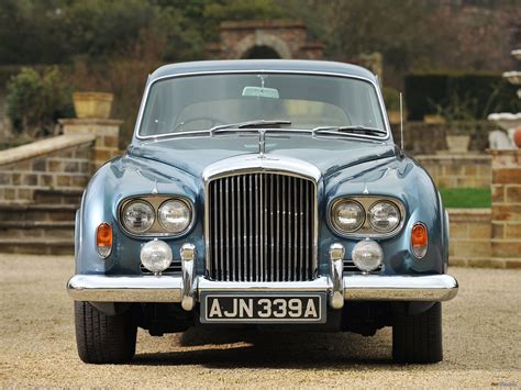 Photos of Bentley S3 Continental Flying Spur Saloon by Mulliner 1963–65 ...