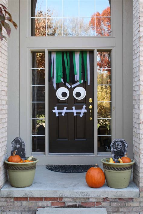 13 DIY Scary and Fun Halloween Door Decoration Ideas