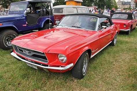 1950 Ford Mustang Banque d'images et photos libres de droit - iStock