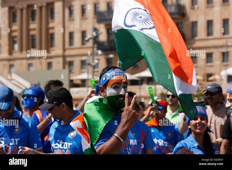 Fans cheering cricket hi-res stock photography and images - Alamy