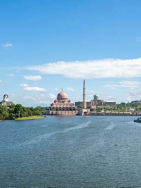 Explore the Beauty of Putrajaya: Book Your Cruise Tickets Now!