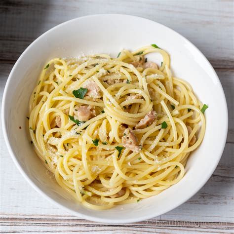 Spaghetti with Clams - A Favorite Seafood Recipe