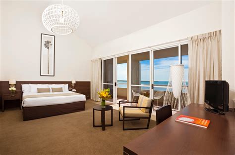 HOLIDAY INN CAIRNS HARBOURSIDE, QLD