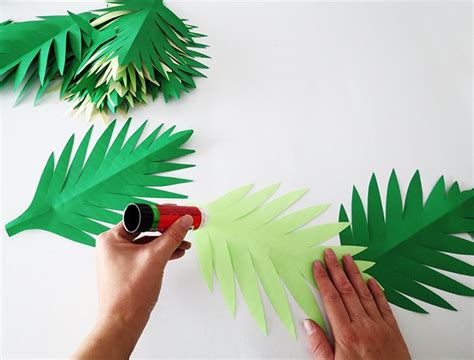 Make a paper leaves garland in 30 minutes | Paper flowers, Paper leaves ...