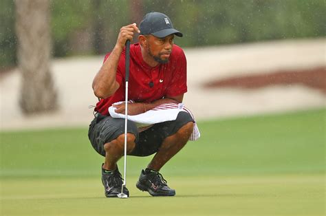 What golf shoes does Tiger Woods wear? - GolfGETUP