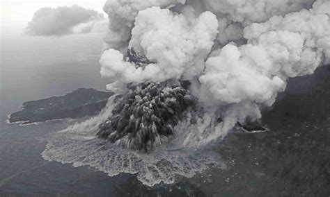 Danger level raised for Indonesia’s deadly tsunami volcano | Inquirer News