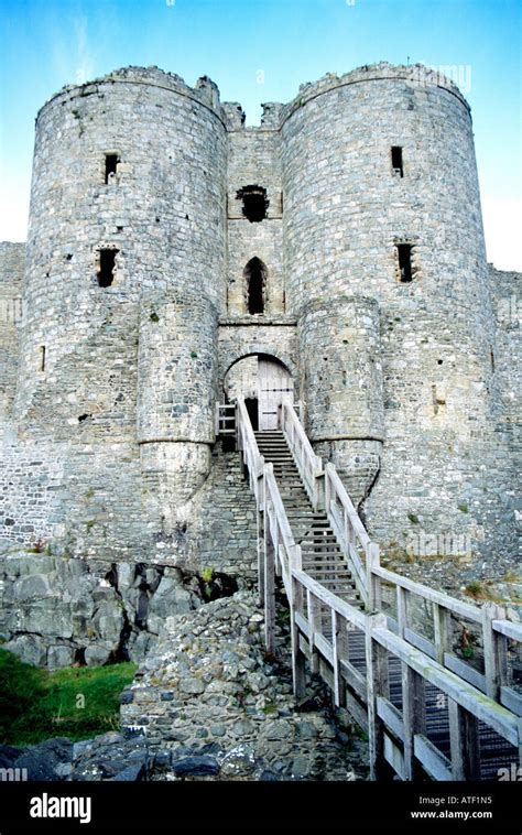 Harlech castle siege hi-res stock photography and images - Alamy