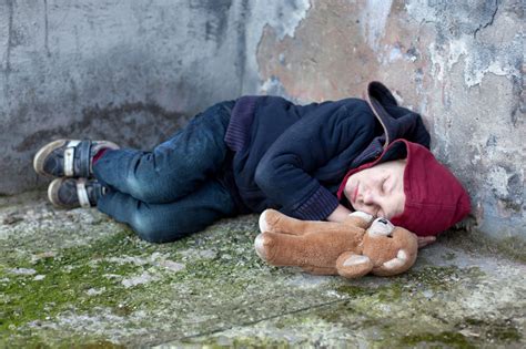 Homeless children in Britain hits 14 year high - Red Youth