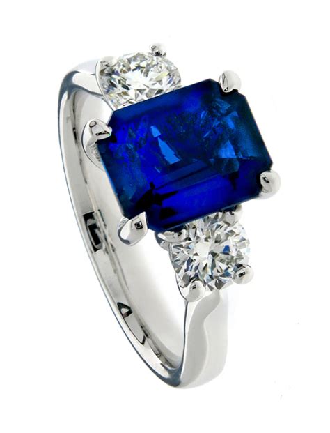 Emerald cut Sapphire Ring - Engagement Rings - Diamant Dublin