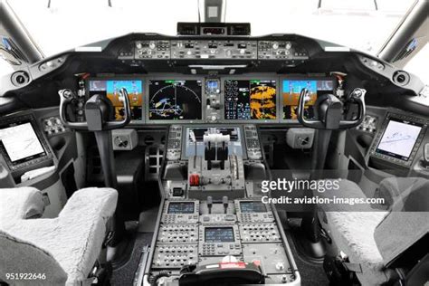 Boeing 787 Cockpit Photos and Premium High Res Pictures - Getty Images