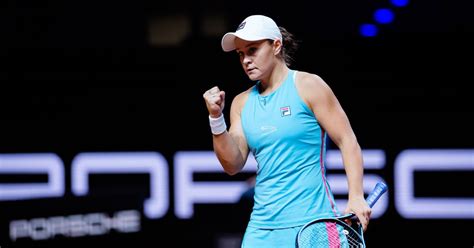 Barty comes back from brink against Pliskova to reach Stuttgart SFs: Highlights