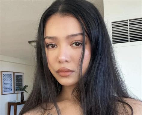 Bella Poarch: 21 facts about the TikTok star you probably didn't know ...