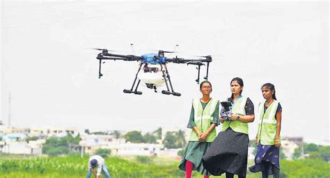 Drone Training: ड्रोन पायलट कसे व्हावे, हे प्रशिक्षण स्वस्तात कुठे मिळेल - Kisan Raaj ...