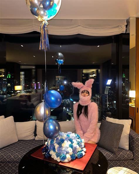 BLACKPINK's Jennie Celebrates Her Birthday - And Gets A Gorgeous Gift ...