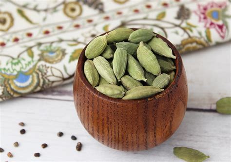 Benefits of Cardamom Pods, Lesser-Known Uses of Elaichi