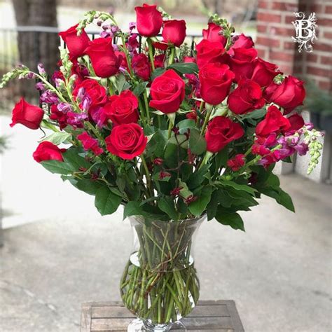 33 Beautiful Valentine Flower Arrangements That You Will Like - MAGZHOUSE
